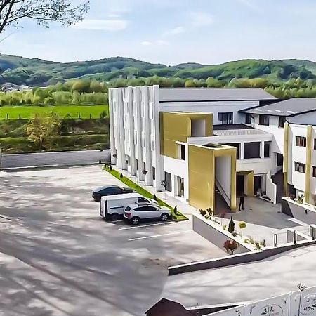 Popasul Lui Gicuta Bed and Breakfast Curtea de Argeş Exteriör bild